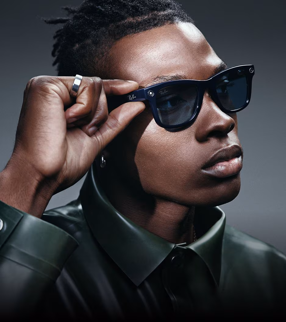 AI smart eyewear on black man