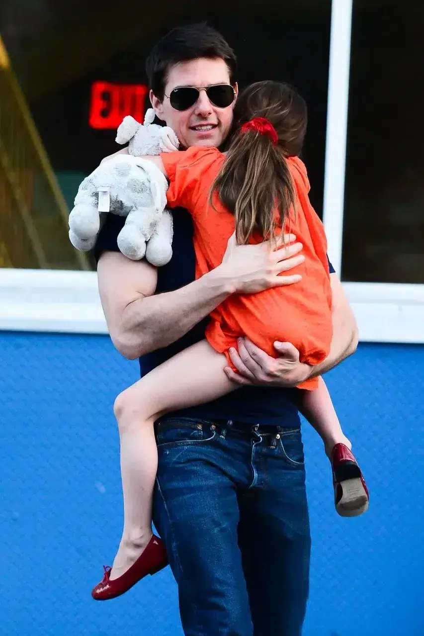 Suri Cruise with her dad