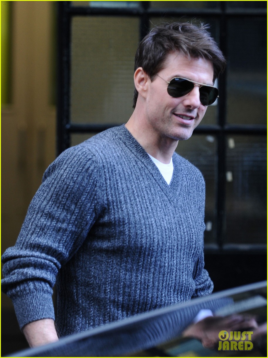 Tom Cruise in shades aviator
