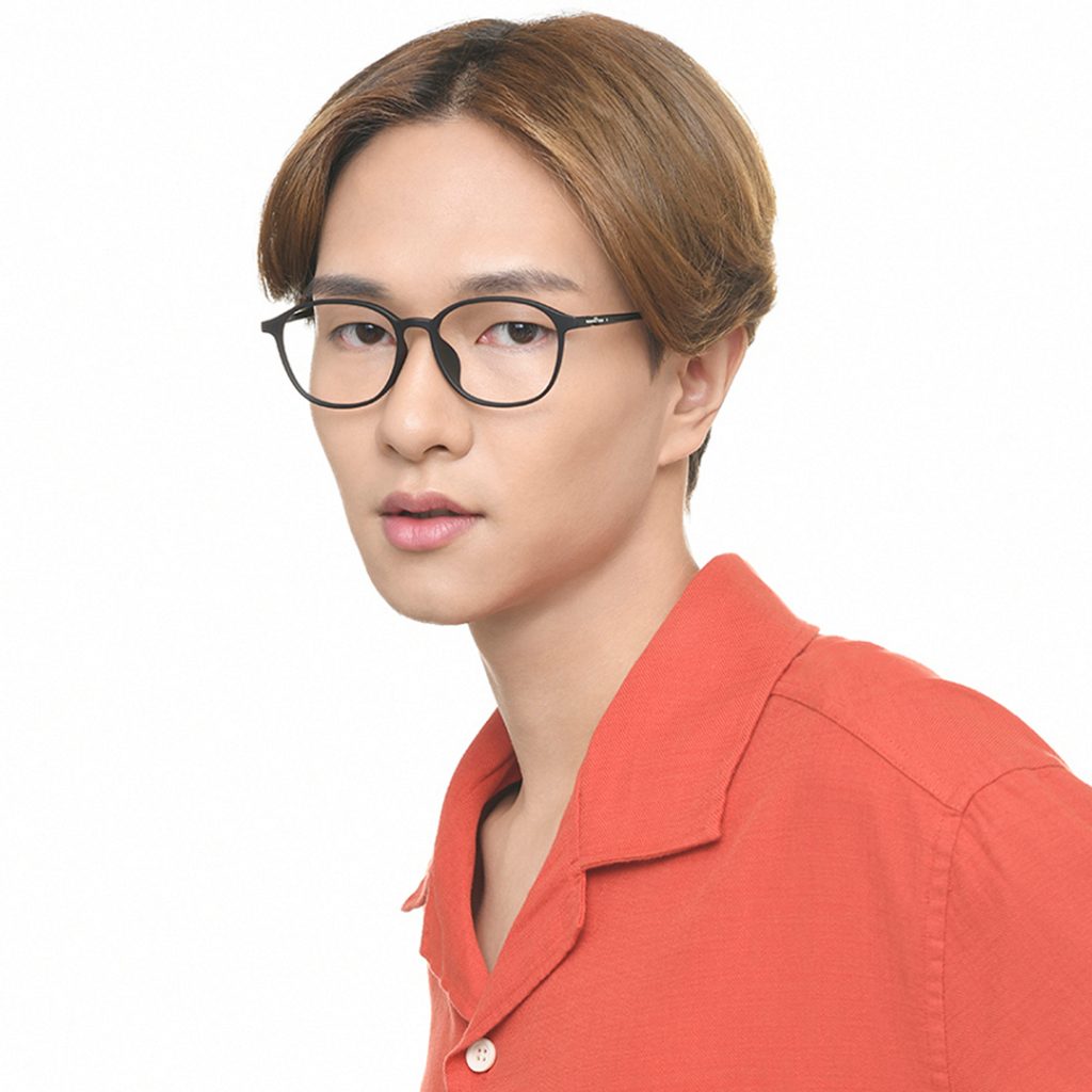 Asian man in glasses