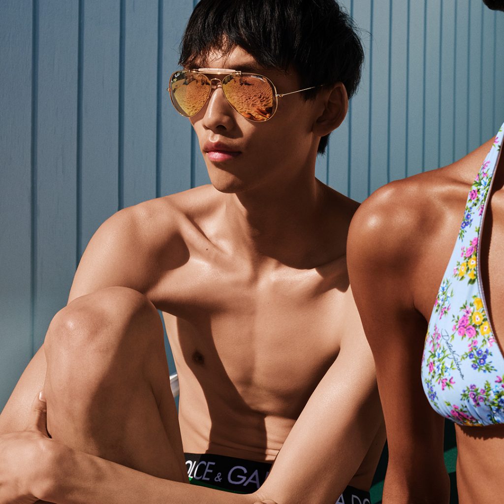 Man in mirrored aviator glasses